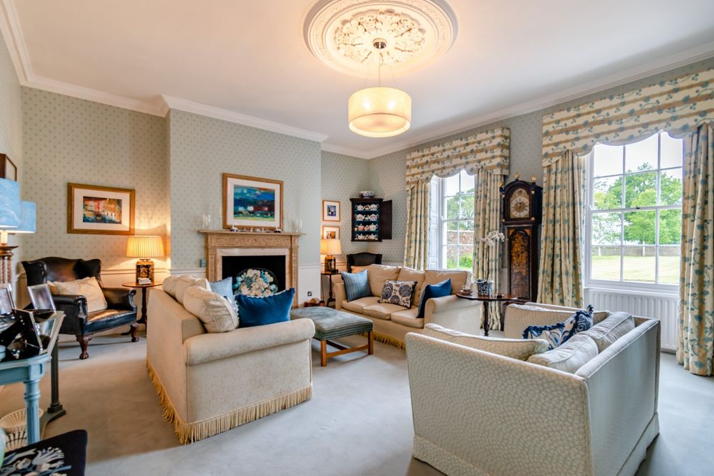 Property photo 2 of 10 Drawing Room