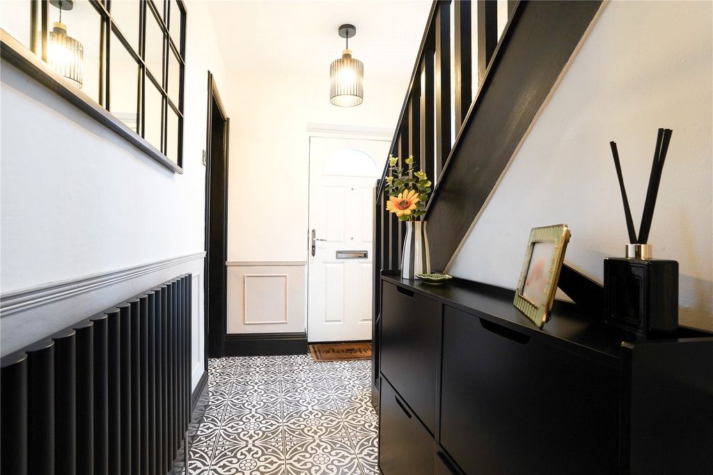 Property photo 2 of 23 Hallway