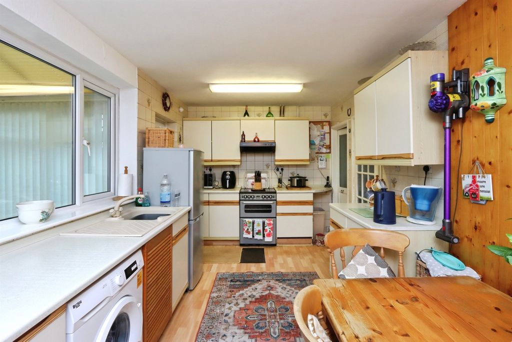 Property photo 3 of 21