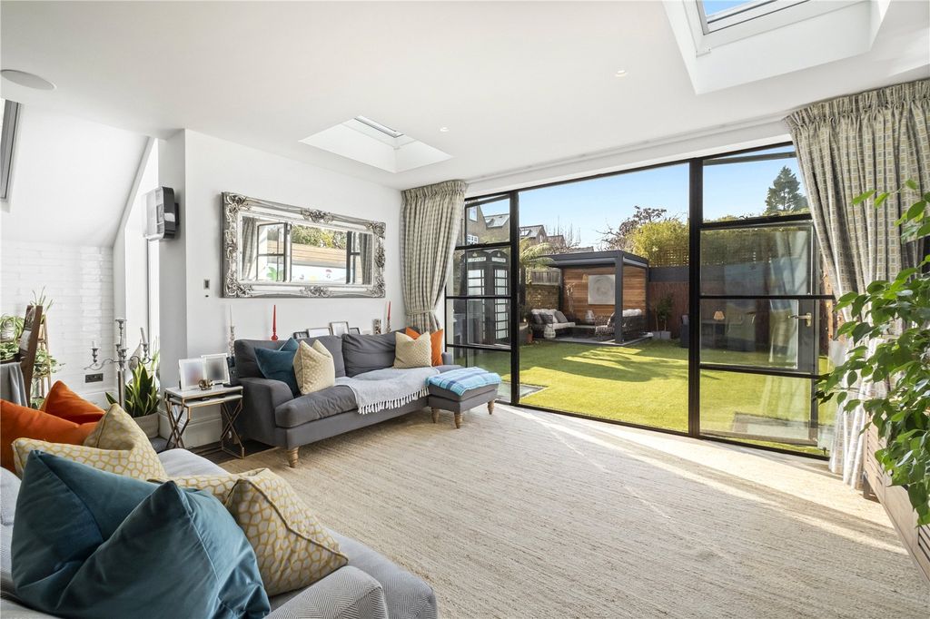 Property photo 3 of 19 Garden Room