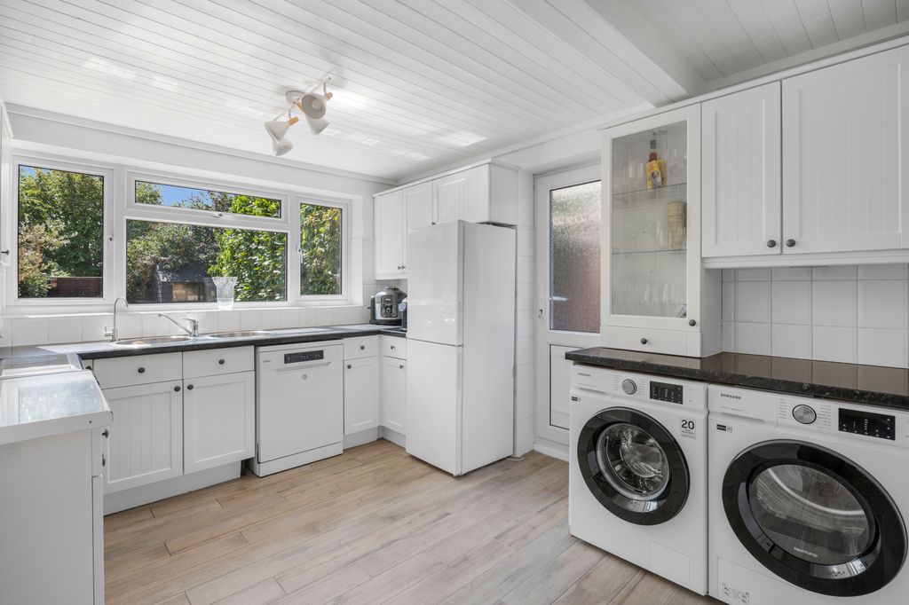 Property photo 3 of 22 Newton Hall Gardens_-10