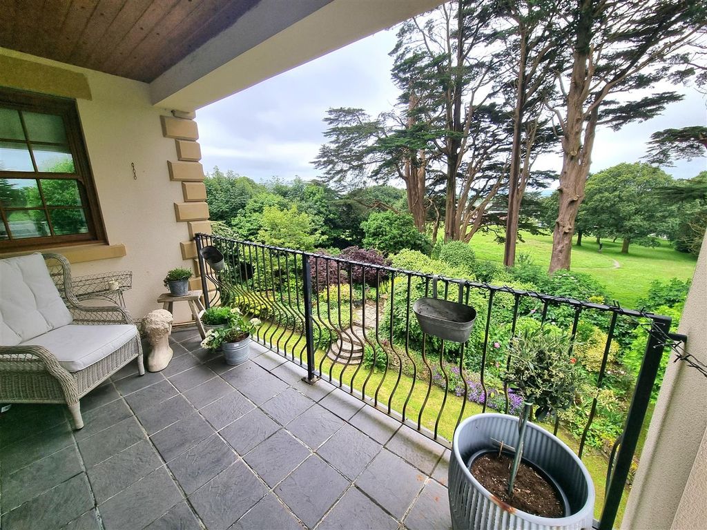 2 bed flat for saleThe Beeches, Launceston PL15 photo 5