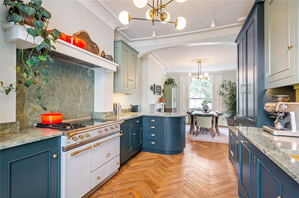 Property photo 3 of 33 Kitchen