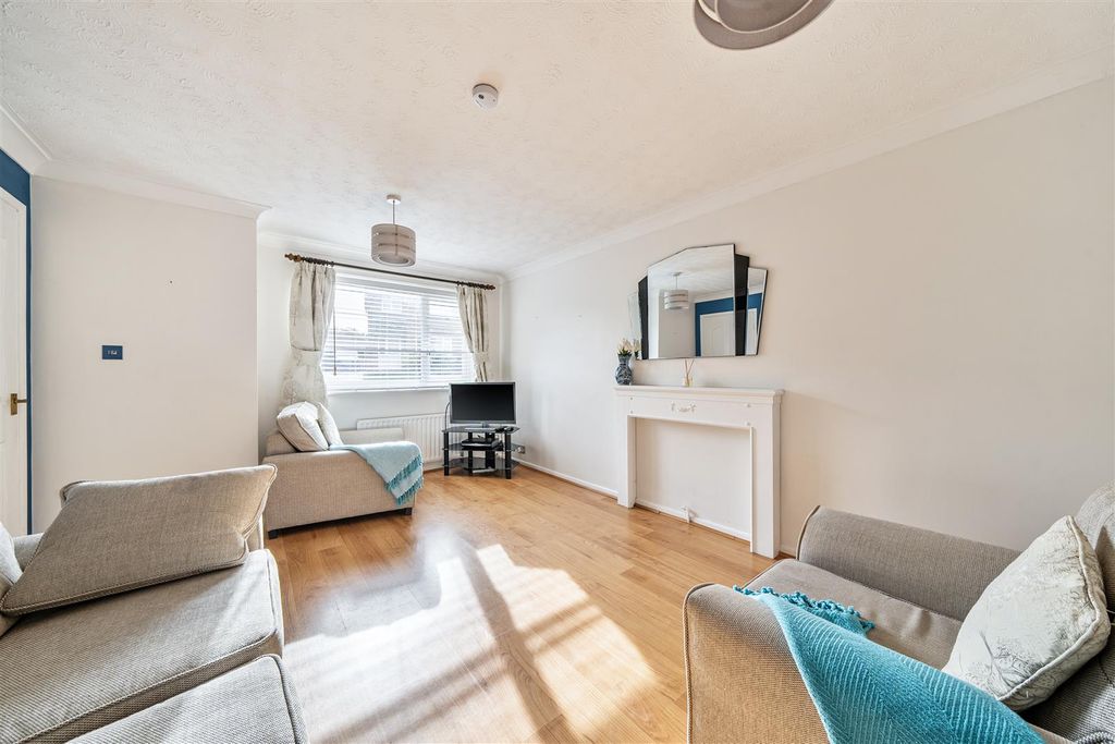 Property photo 2 of 27 1415311-17-698F349E8Bee2.Jpg