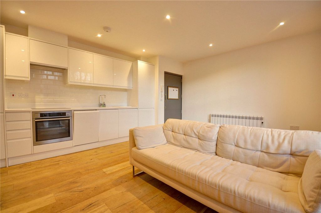 Property photo 2 of 13 Picture No. 30