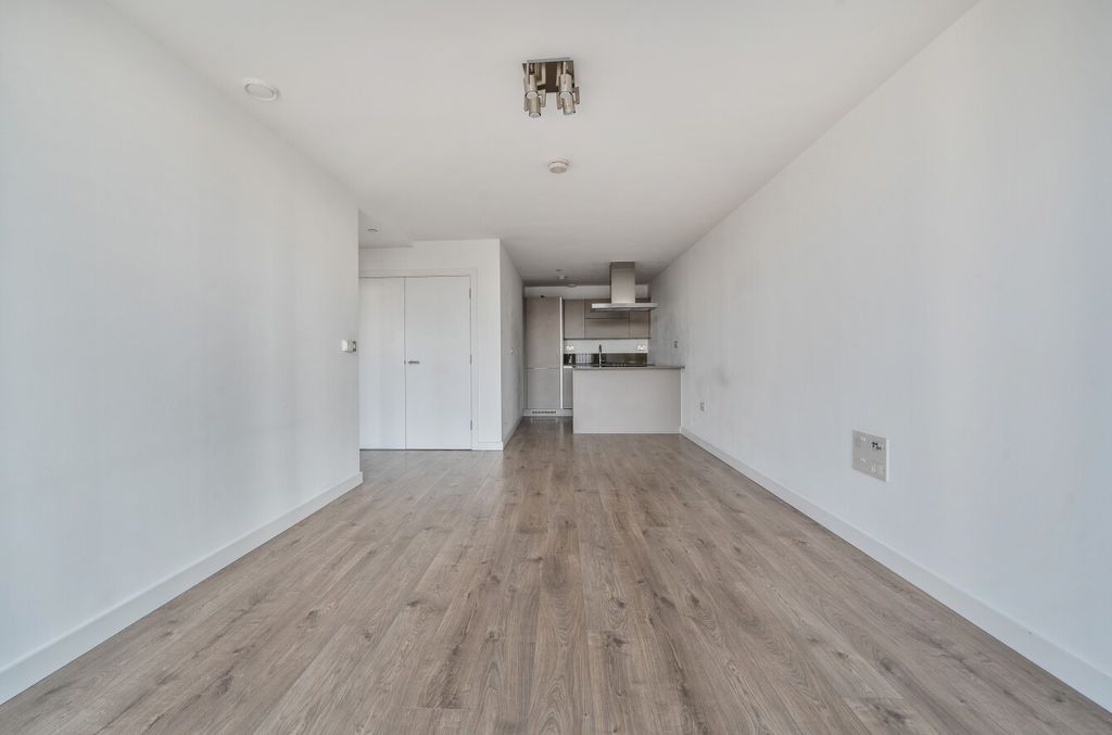 Property photo 2 of 16 1439873-16-69Ceb0...