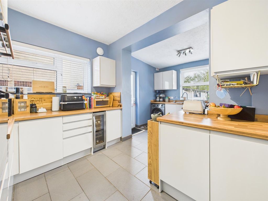 Property photo 2 of 23