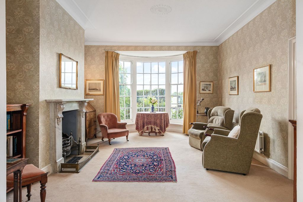 Property photo 2 of 24