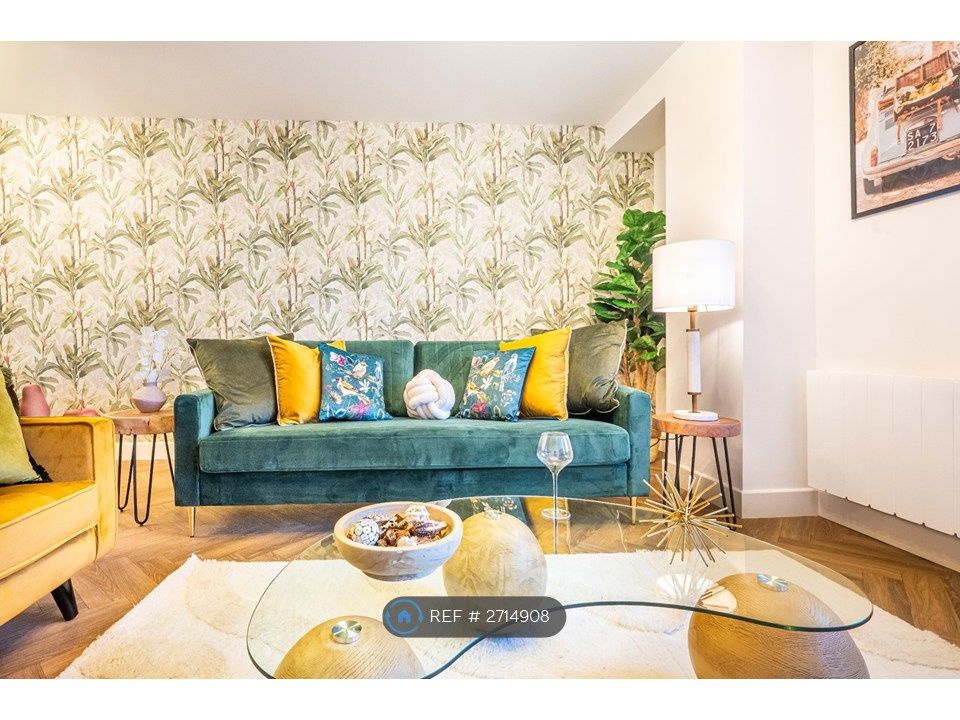 Property photo 1 of 23 Lounge Area