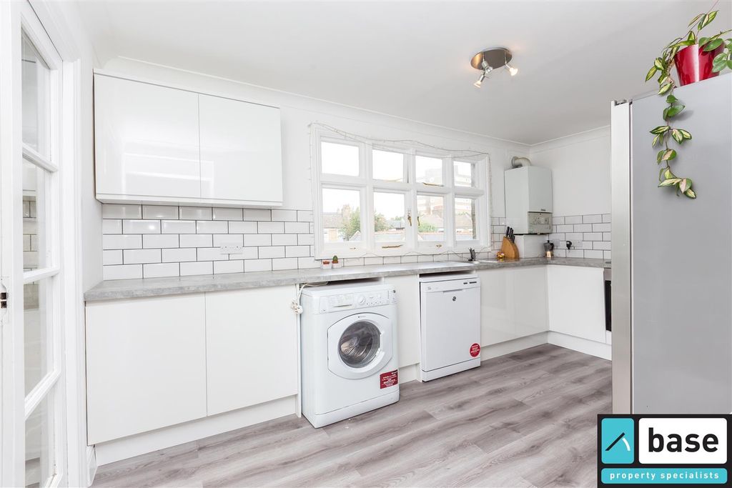 Property photo 3 of 13 Kitchen