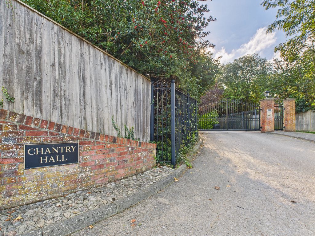 Property photo 2 of 41 Cam05068G0-Pr0054-Still002