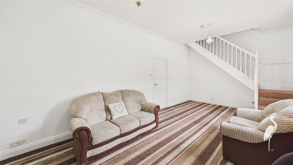 Property photo 2 of 13 Lounge/Diner