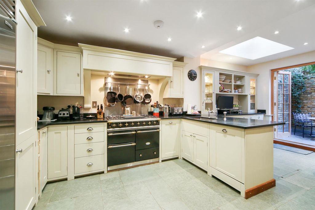 Property photo 2 of 9