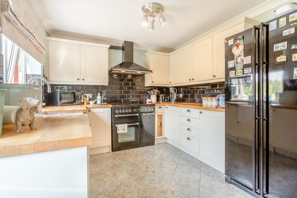 Property photo 2 of 22