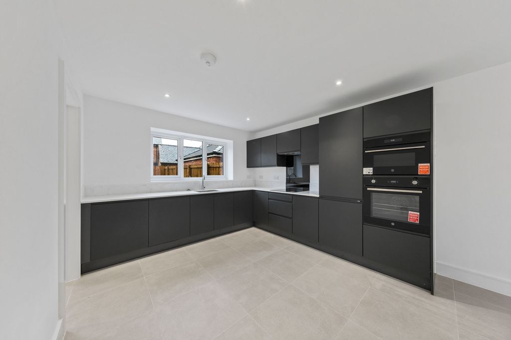 Property photo 3 of 32