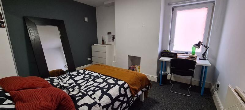 Property photo 3 of 8 A Well-Lit Bedroom Featuring A Double Bed With A P...