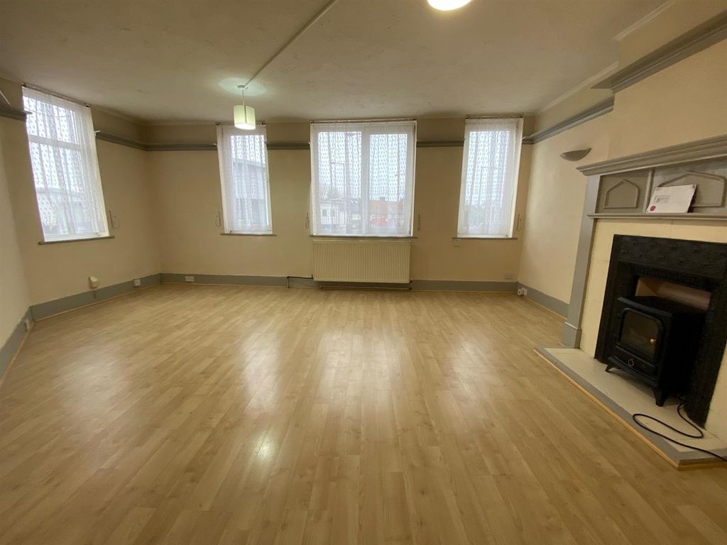 Property photo 2 of 9 l15.Jpg