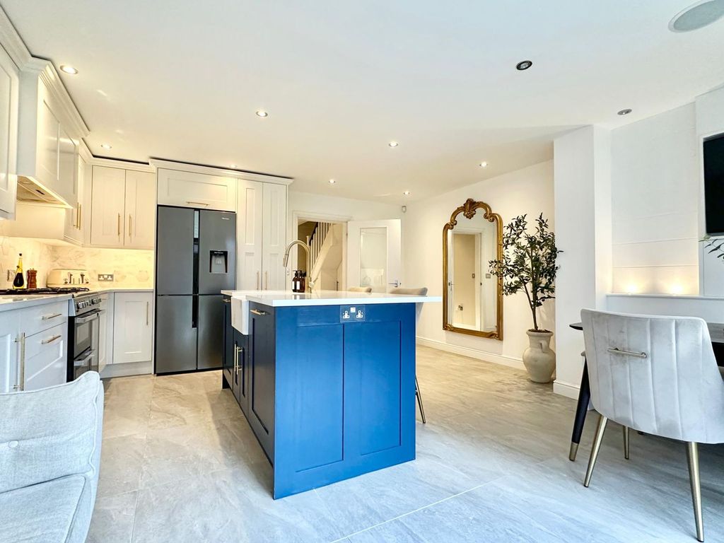 Property photo 2 of 29