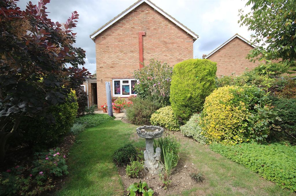 Property photo 3 of 11 Garden.Jpg