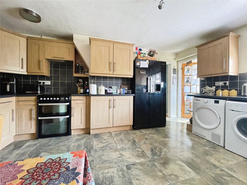 Property photo 2 of 16 Picture No. 17