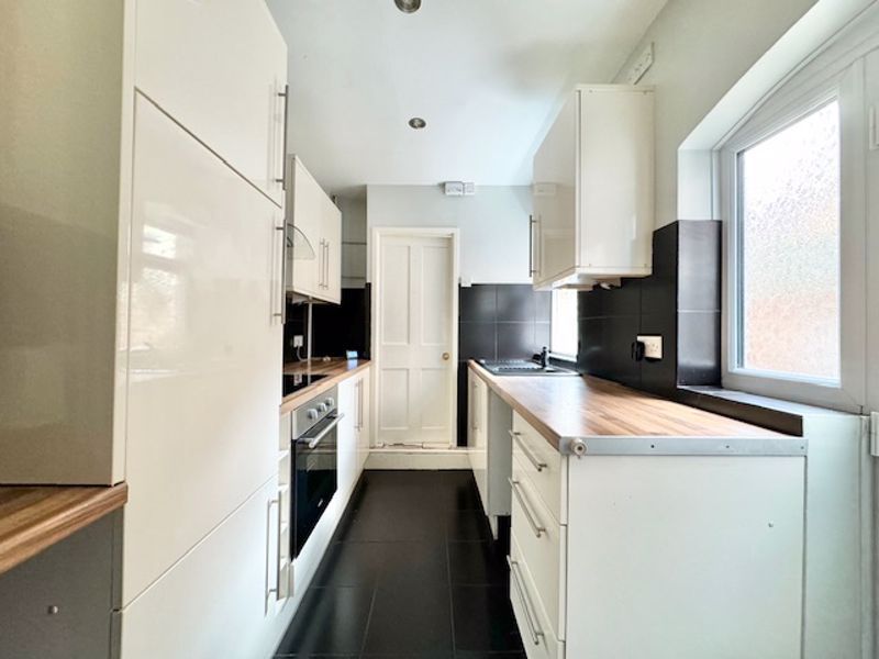 Property photo 3 of 14 Kitchen