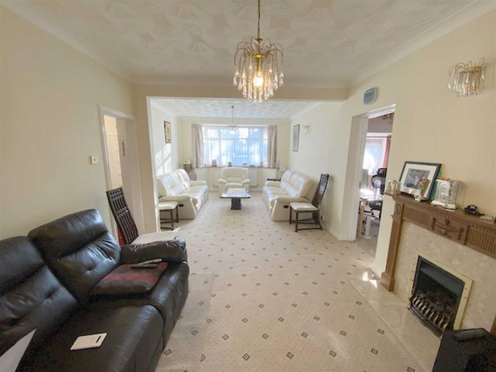 Property photo 3 of 13