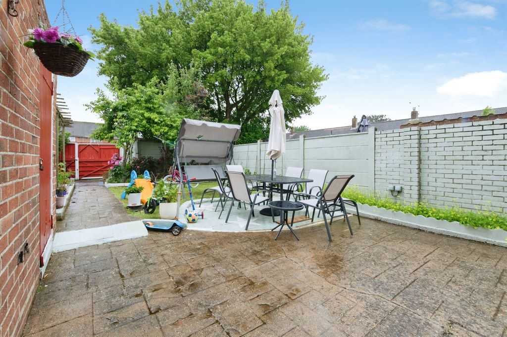 Property photo 2 of 16