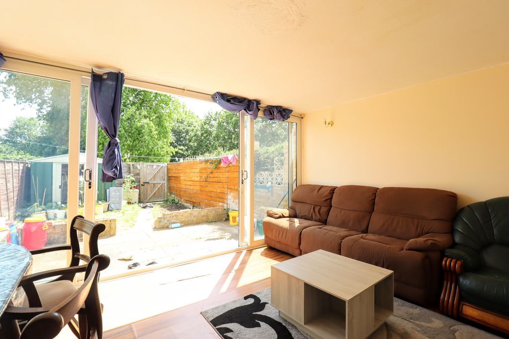 Property photo 3 of 10 Lounge/Diner