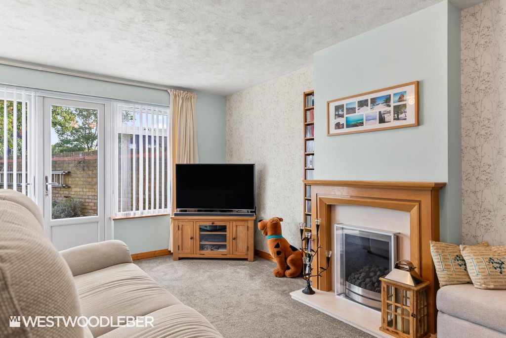 Property photo 3 of 17 Shireclose_14.Jpg