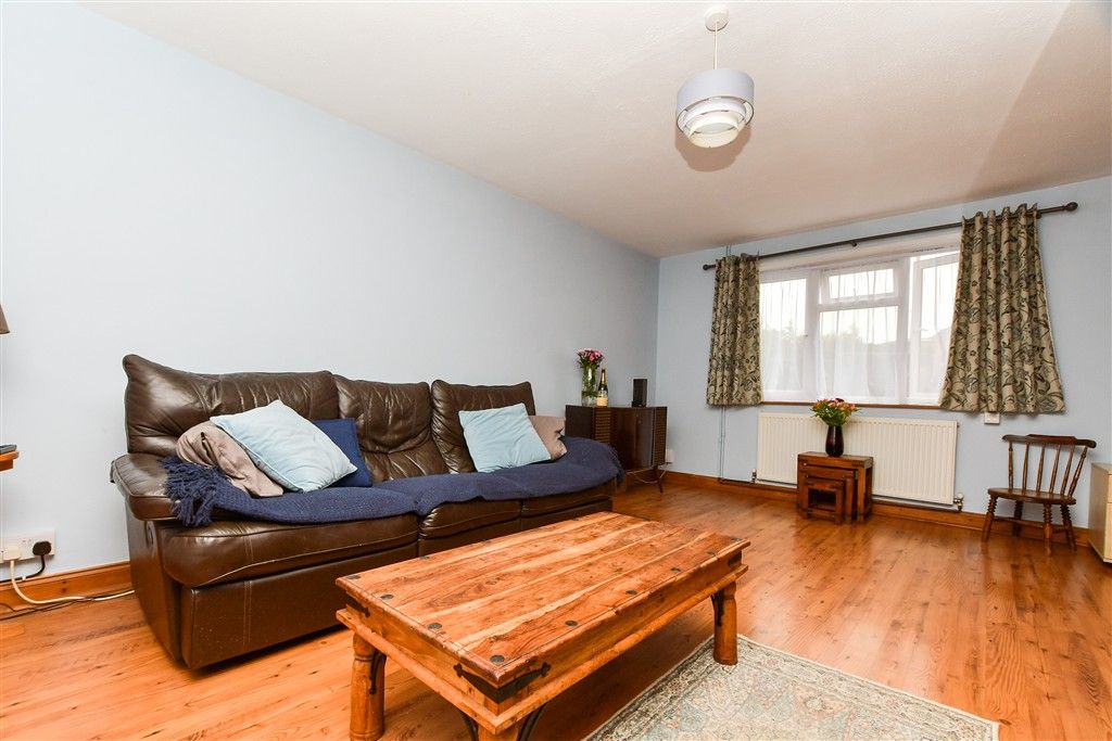 Property photo 2 of 12 Lounge