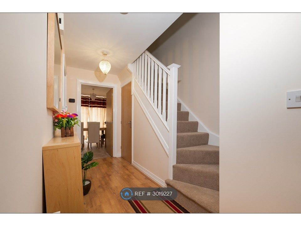 Property photo 2 of 19 Ground Floor Entrance