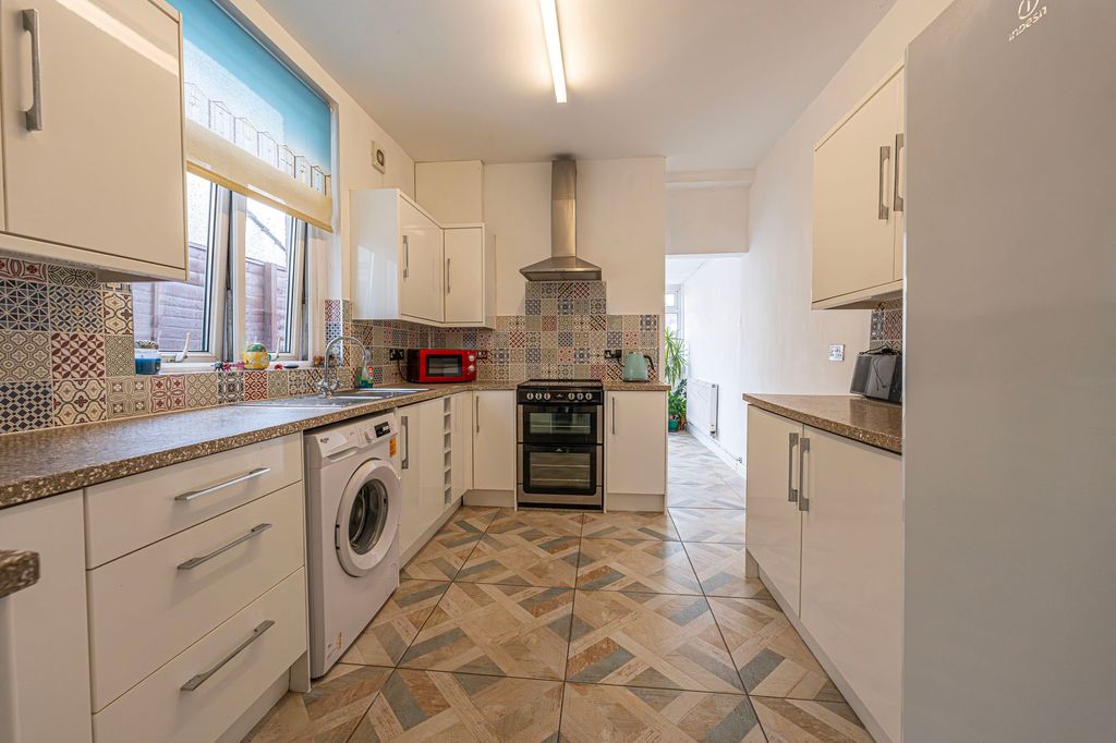 Property photo 2 of 30