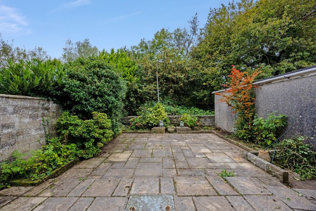 Property photo 2 of 27