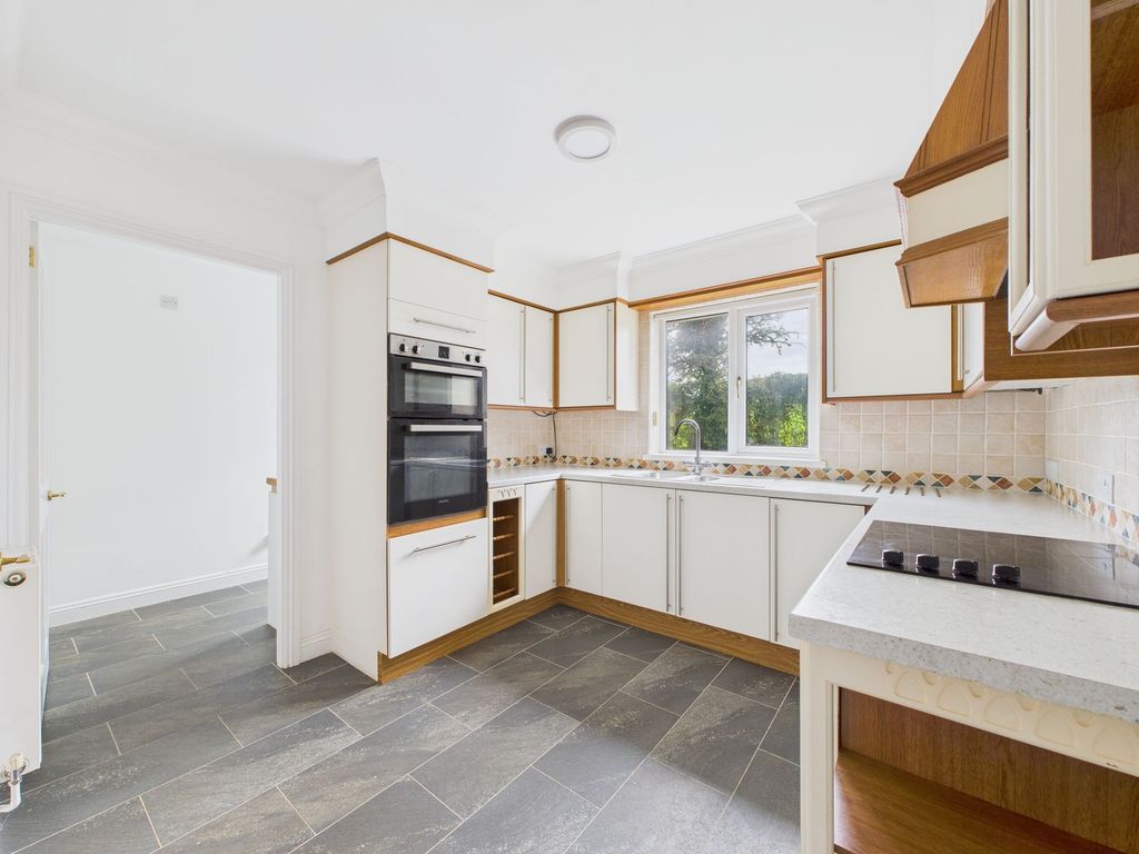 Property photo 2 of 32