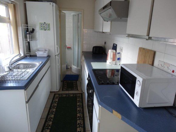 Property photo 3 of 9 Kitchen