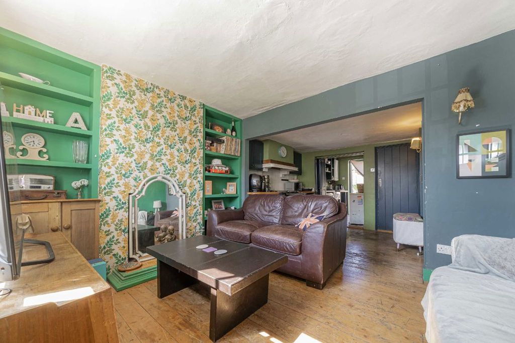 Property photo 2 of 6