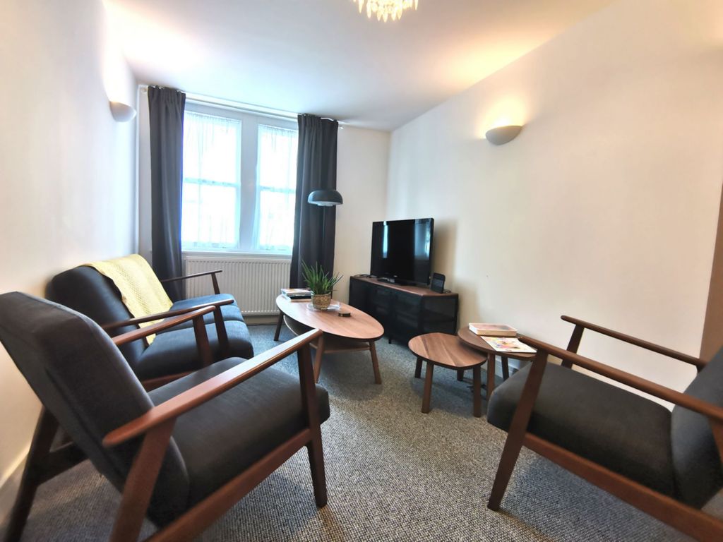 Property photo 2 of 10 Lounge