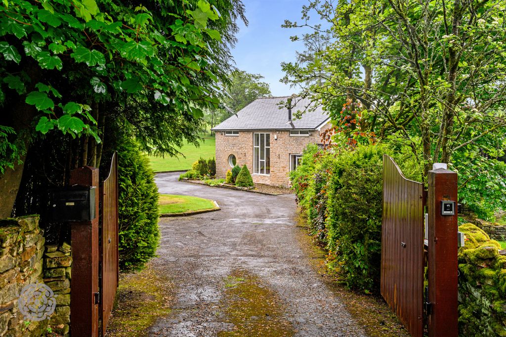 Property photo 1 of 44 Picture No. 32