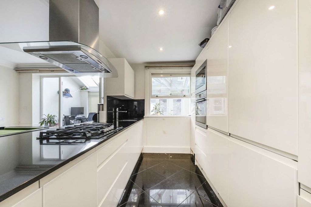 Property photo 3 of 7