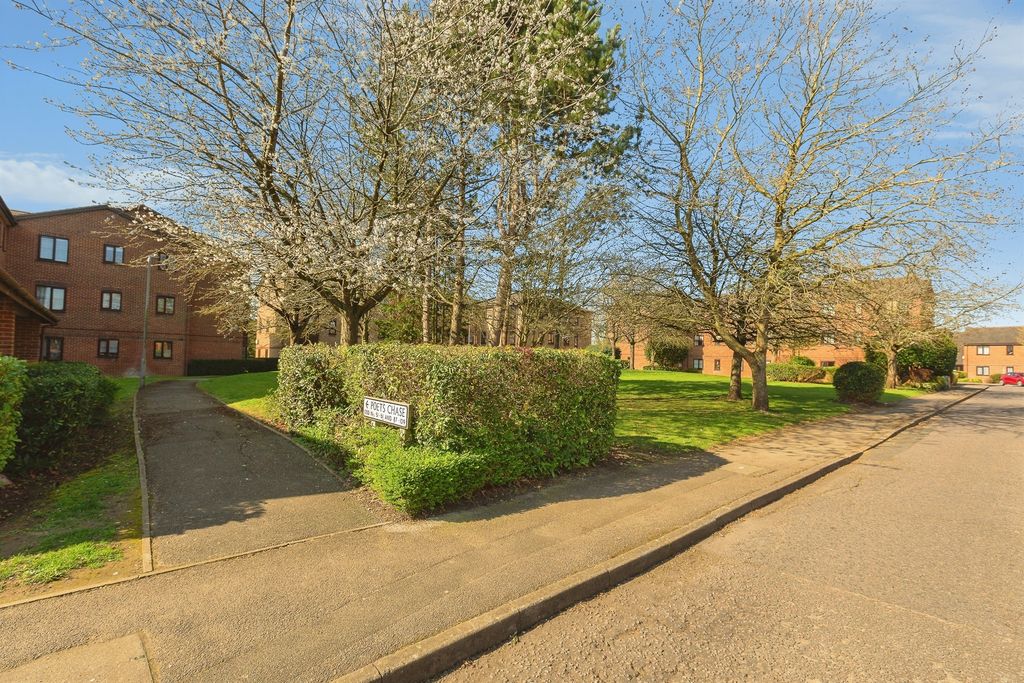 Property photo 2 of 35