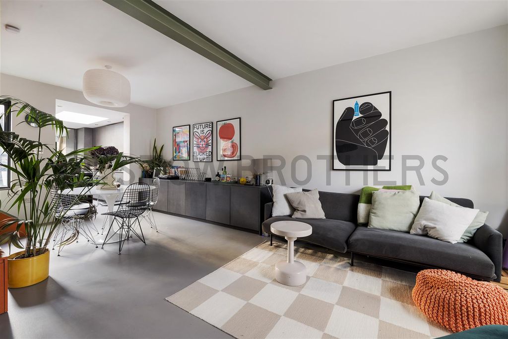 Property photo 3 of 33