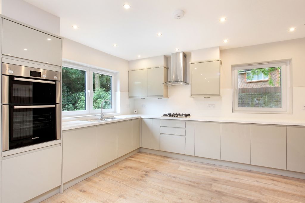 Property photo 2 of 32