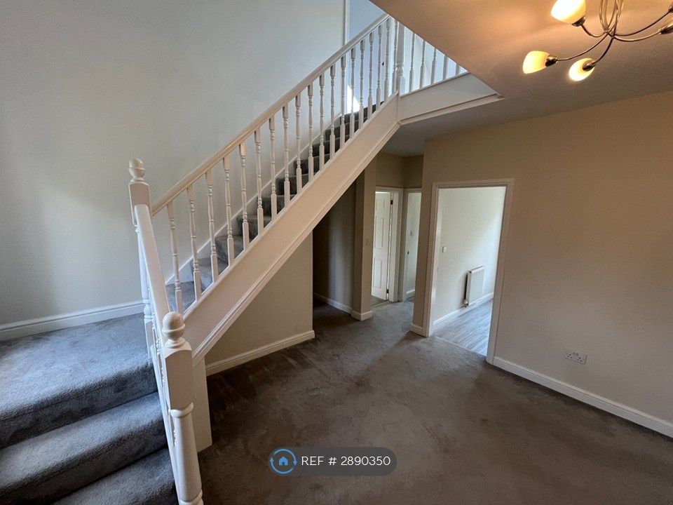 Property photo 2 of 19 Hallway