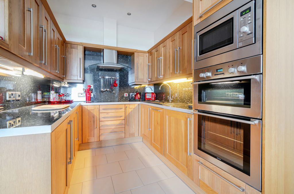 Property photo 3 of 22 Kitchen