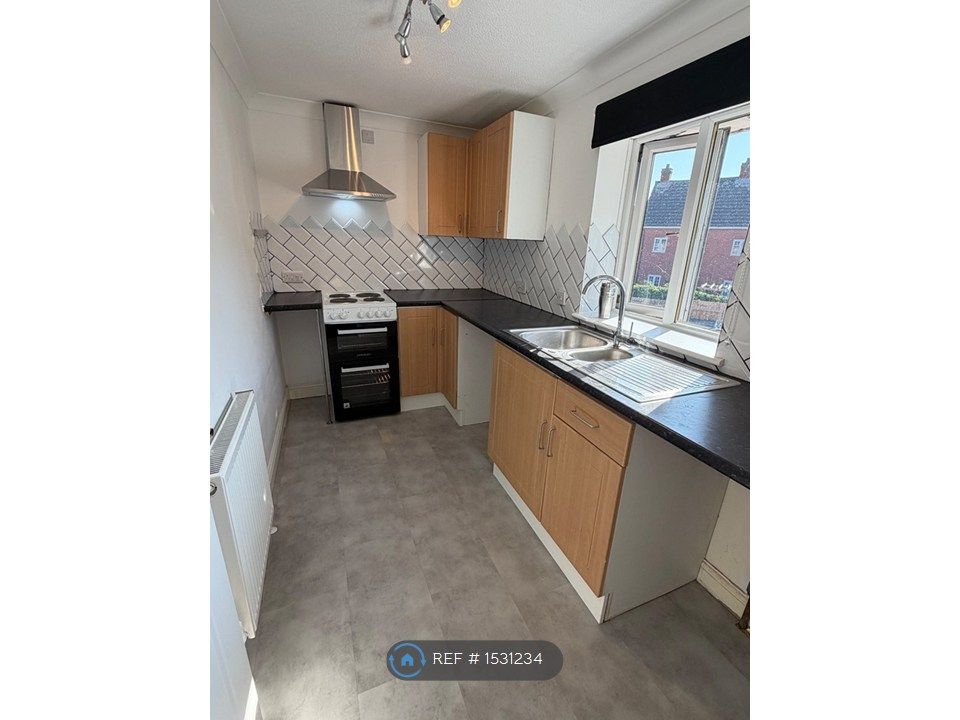 Property photo 3 of 13 Kitchen