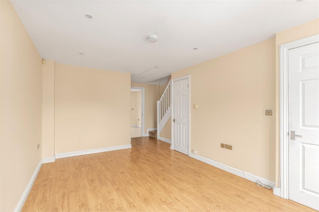 Property photo 3 of 12 43 Hastings Road, Banbury-5.Jpg