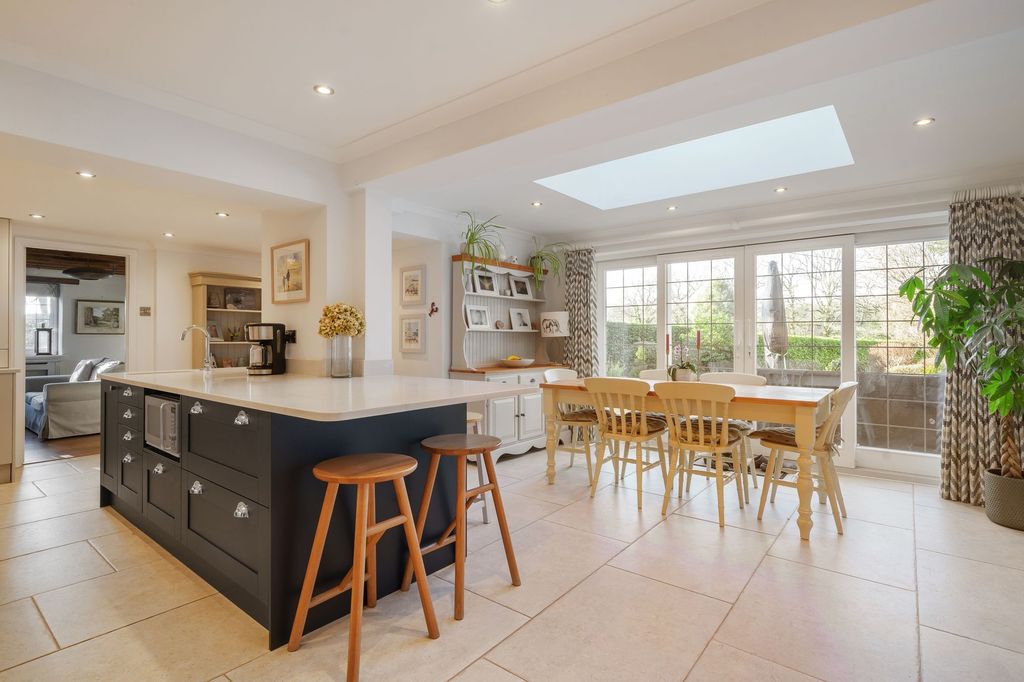 Property photo 2 of 22 Kitchen/Dining Room