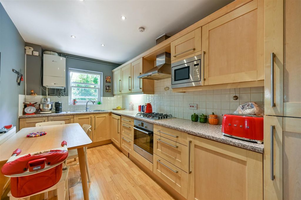 Property photo 2 of 11