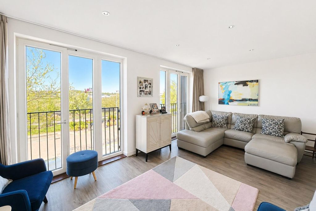 Property photo 3 of 25 Living Room