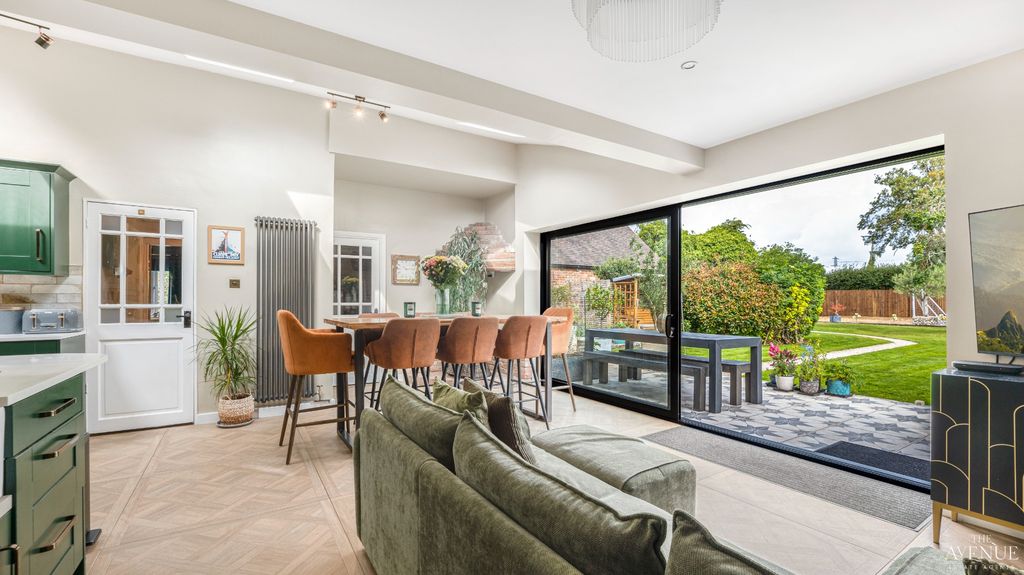 Property photo 2 of 55 3764346